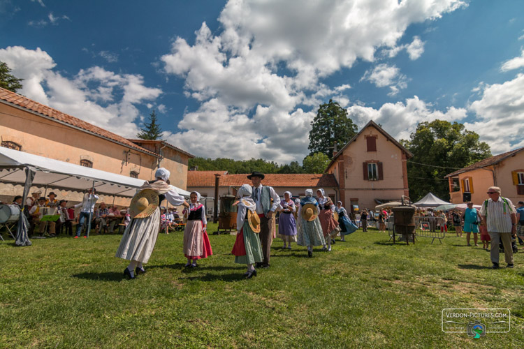 photo fete musee distillerie lavande barreme  verdon